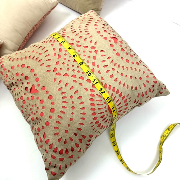 2 Pillow Shams With 4 Matching Pillows - Picture 2 of 7